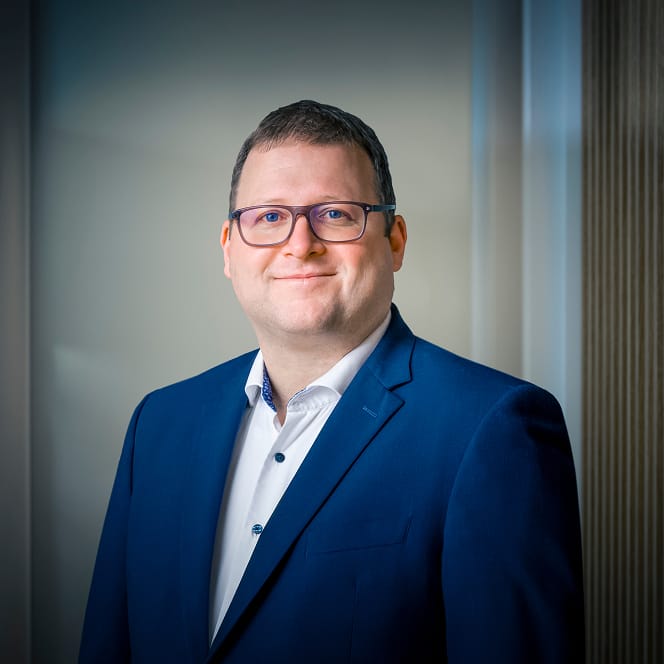 Holger Hörnig, Managing Director bei VALUES, lächelt in die Kamera